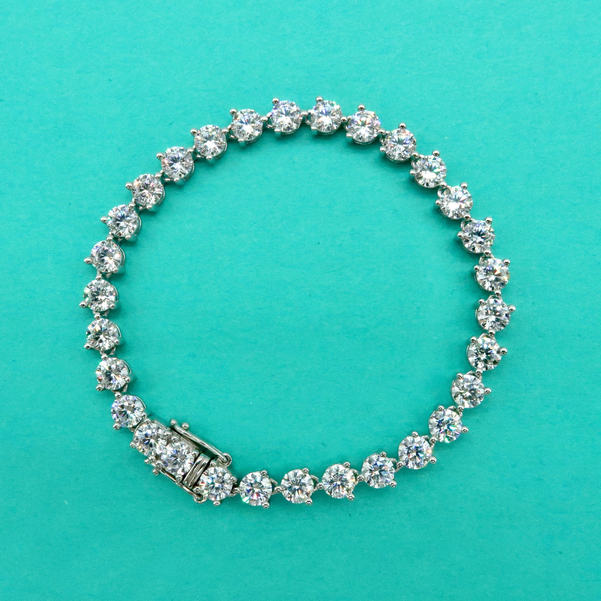 Natalie: Three Prong Diamond Tennis Bracelet - Lush and Company