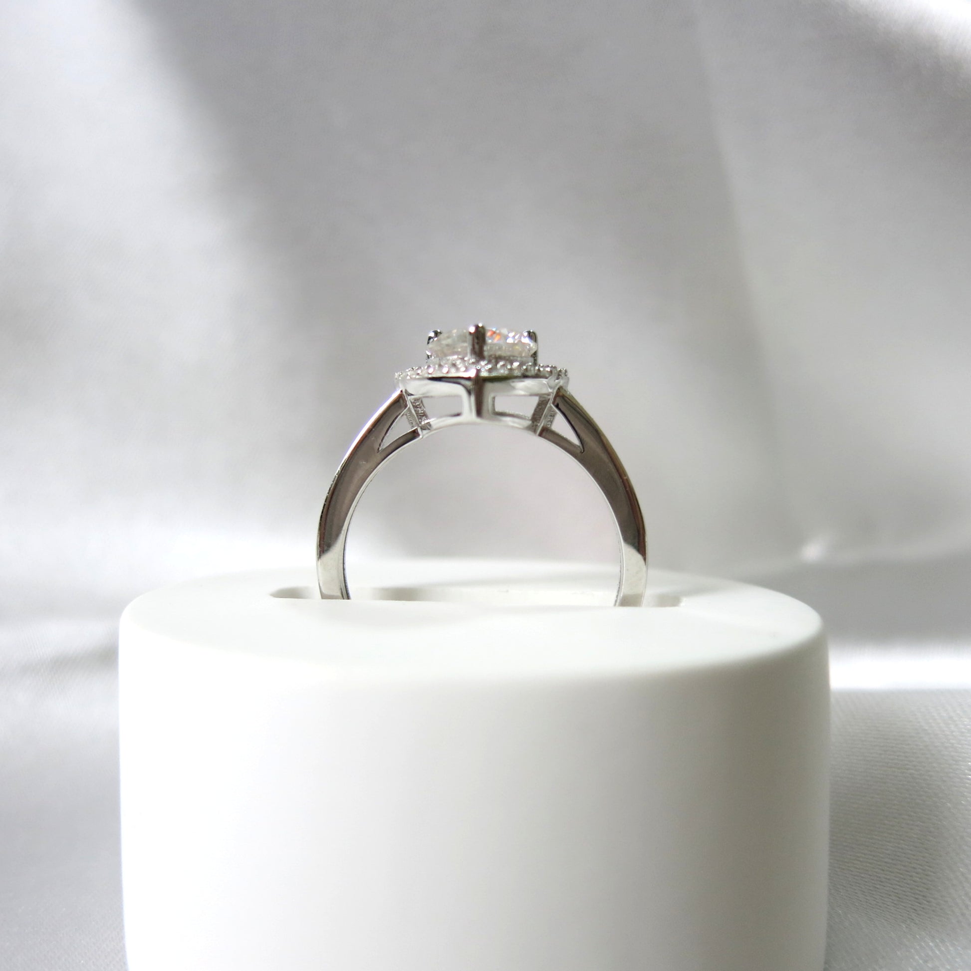 1 Carat Round Diamond Ring 18K White Gold Heart-shaped Halo Engagement Ring - Lush and Company